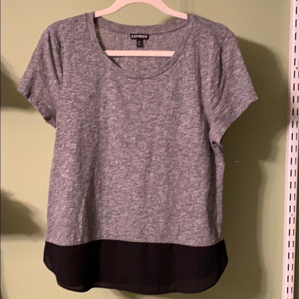 Gray and black tee